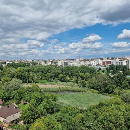 Світло Цілодобово Просторі Апартаменти Біля Гідропарку Топільче Ternopil Exterior photo